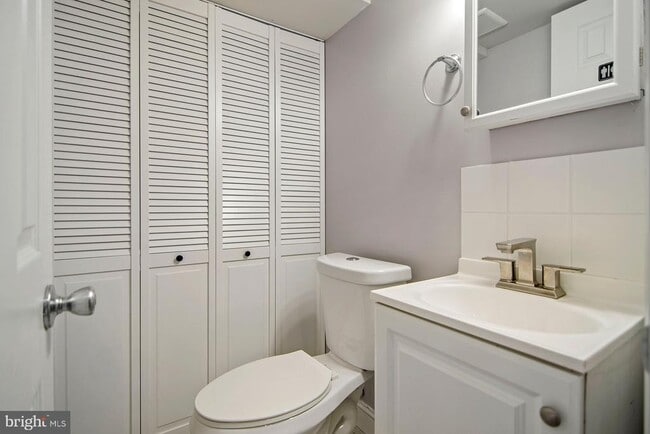 Building Photo - 9838 Town Ln