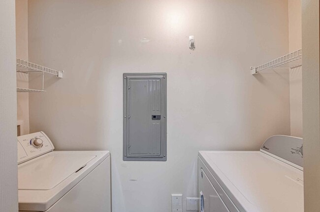 Building Photo - 9833 Baywinds Dr