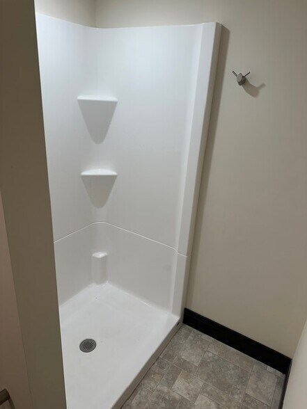 Bathroom/Shower - 42057 County Road 1
