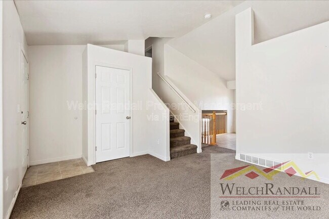 Building Photo - 1213 N Orchard Ave