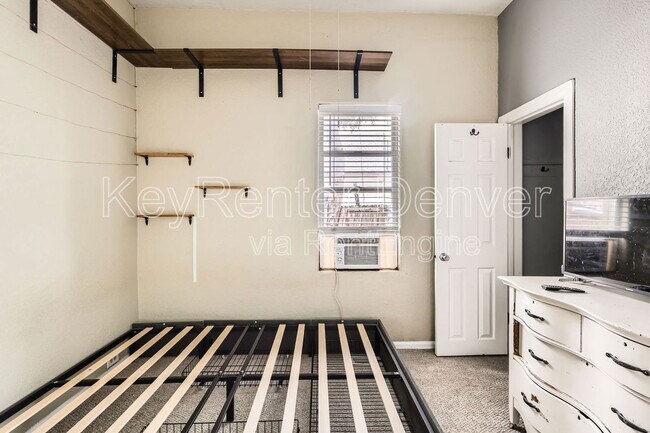 Building Photo - 4543 Columbine St