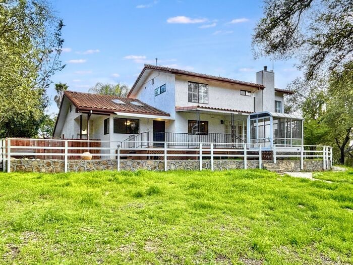 Building Photo - 6489 Rainbow Heights Rd