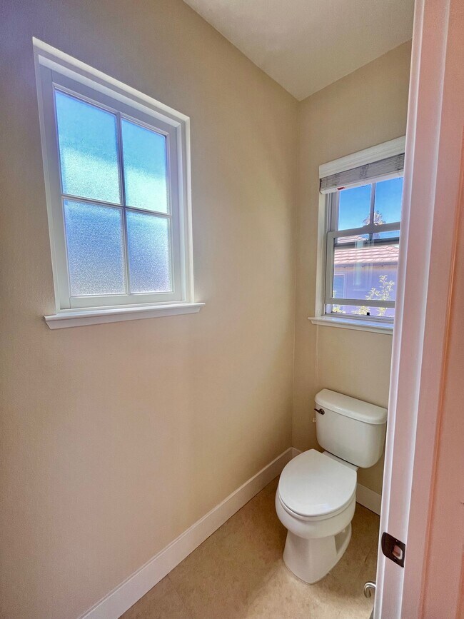 Building Photo - 212 Shumway Ln