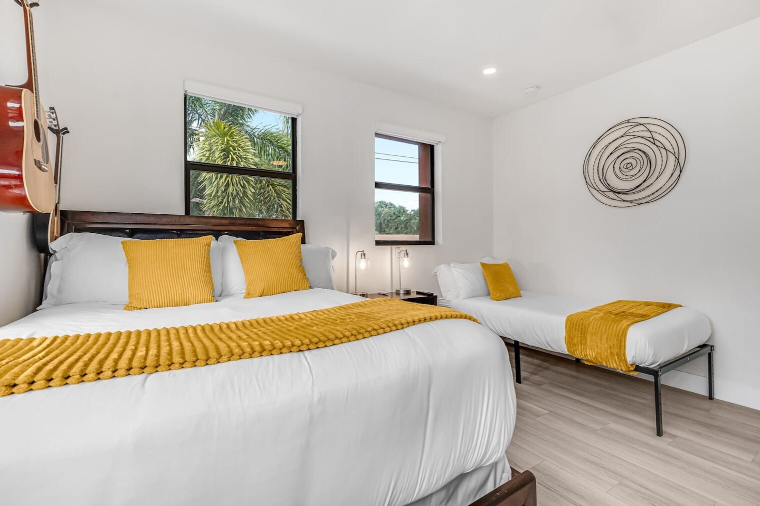 Building Photo - 828 SW 14th Ct