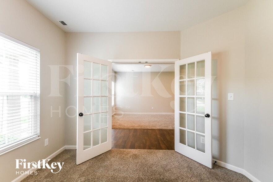 Building Photo - 5593 W Woodhaven Dr
