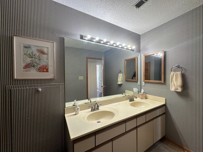 Building Photo - Furnished Townhome with Water Views and Boat Slip!