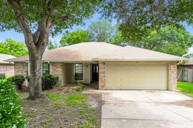 Building Photo - 709 Daniels Dr