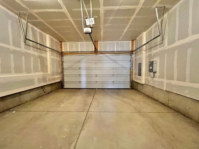 Building Photo - NEWER BUILD! 2 Bed 2 Bath Townhome in Timnath!