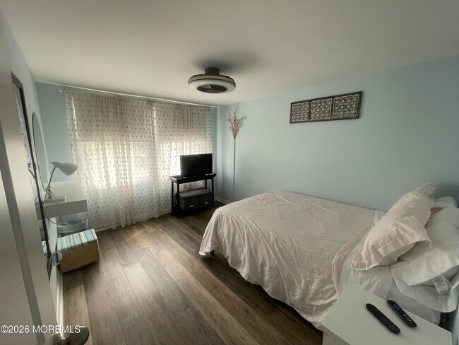 Building Photo - 265 E Virginia Ave