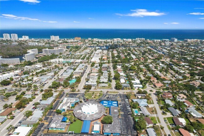 Building Photo - 380 SE 12th Ave