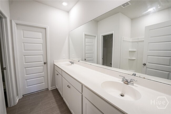 Building Photo - 255 Lillian St