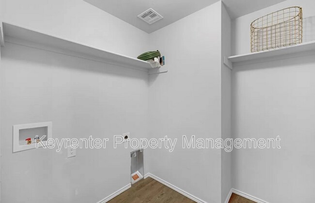 Building Photo - 1504 Chuck Wagon Dr
