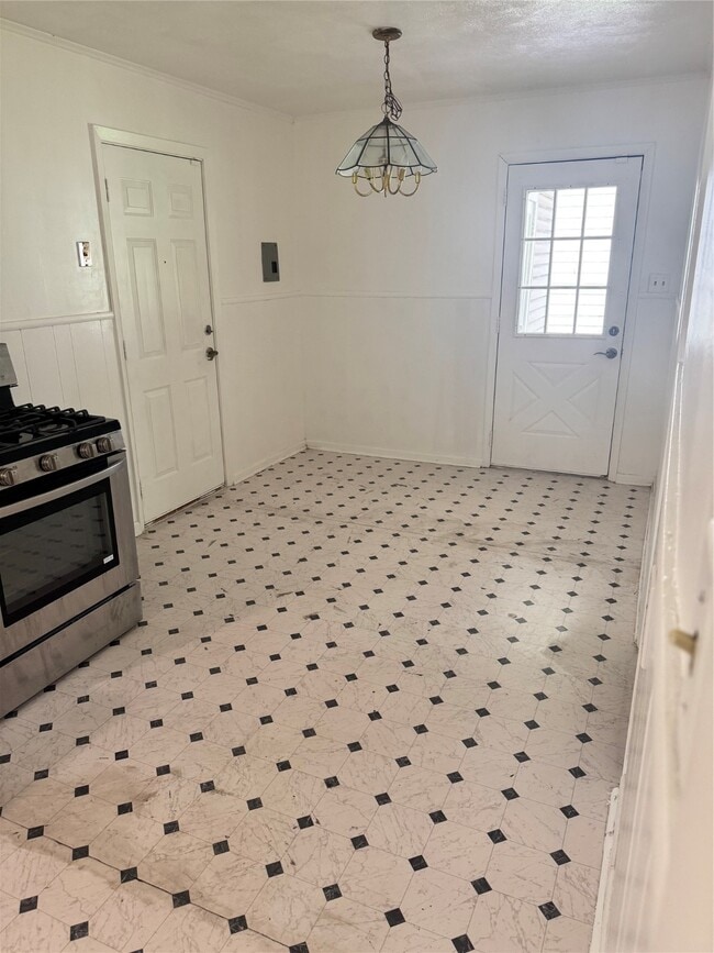 Building Photo - 5045 Raleigh Dr
