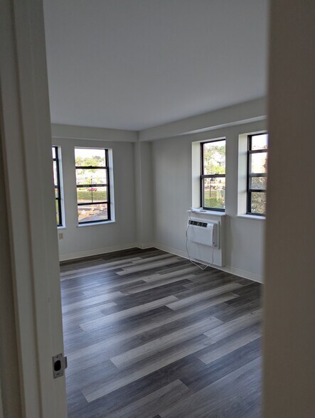 Building Photo - 750 Davol St