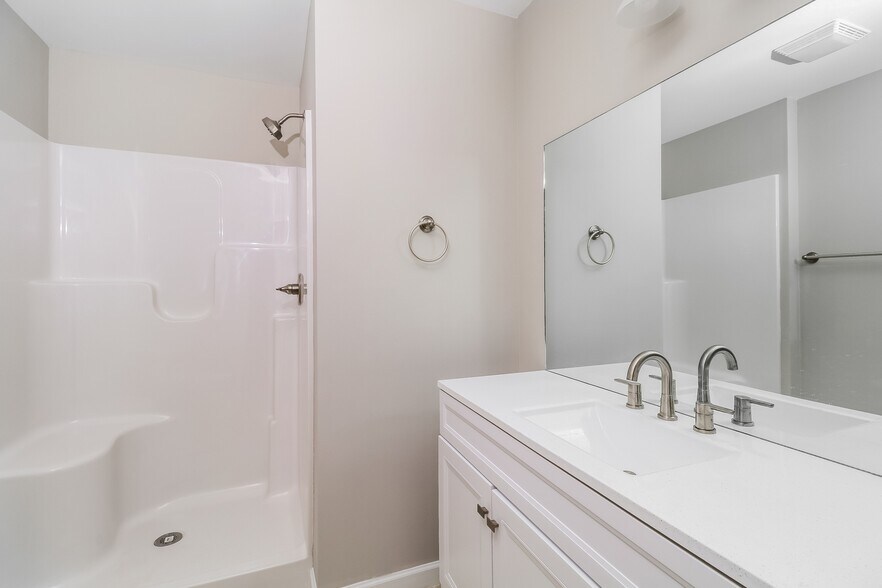 Building Photo - 408 Little Sycamore Ln