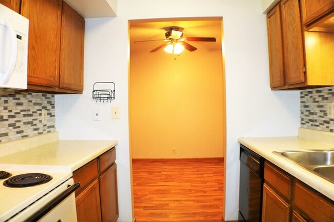 Building Photo - $1,125 | 2 Bedroom, 1.5 Bathroom 1st Floor Condo | No Pets | Sublease* | Available for August 1st...