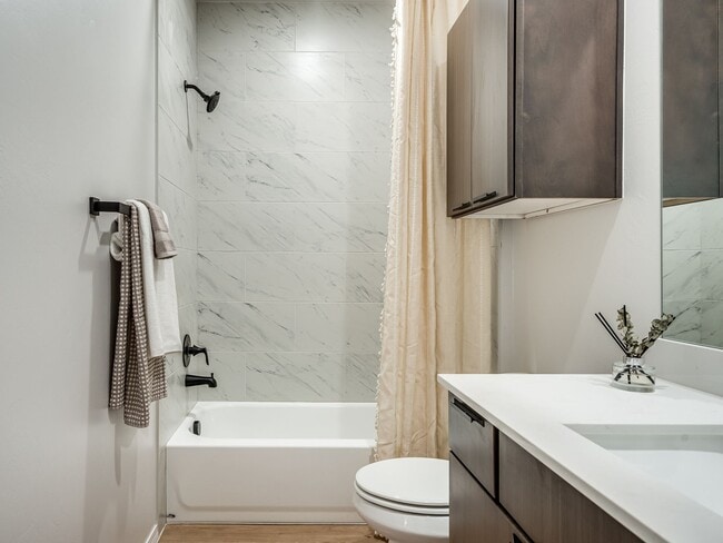 Building Photo - Glenhaven Townhomes
