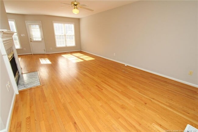 Building Photo - 101 Lake Meadow Dr