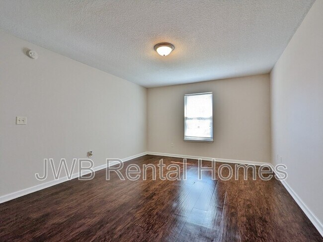 Building Photo - 1674 Rowe Ave