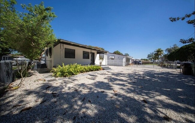 Building Photo - 217 E 48th St