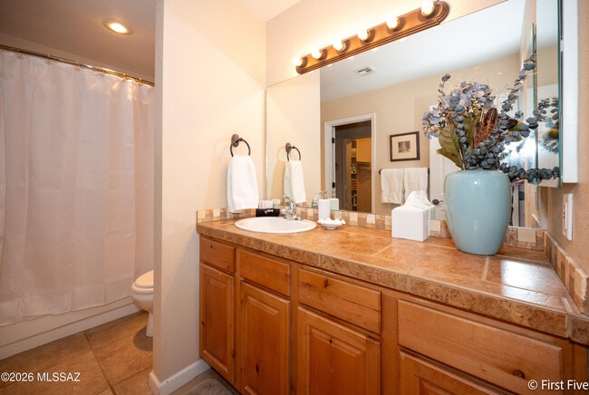 Building Photo - 6470 N Tierra De Las Catalinas