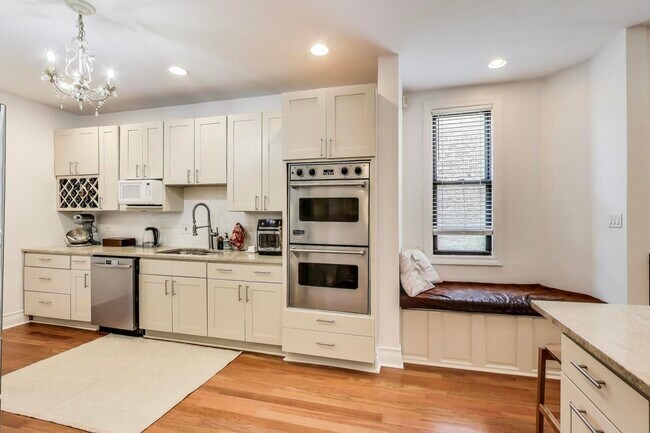 Building Photo - 4553 S Ellis Ave