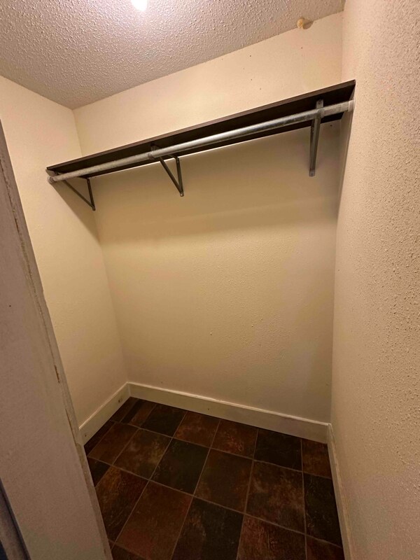 Building Photo - 1405 Pine St