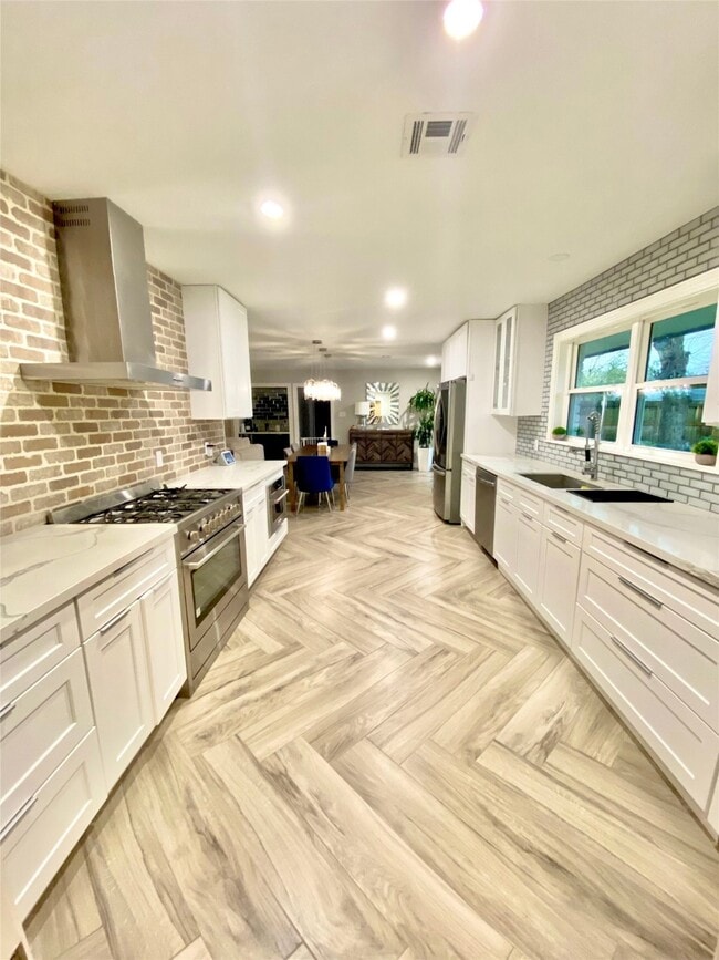 Building Photo - 7917 Ridgeview Dr