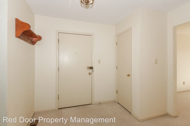 Building Photo - 7450 Lions Head Dr