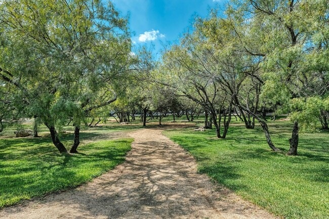 Building Photo - Beautiful 3/2.5/2 two story with two livin...