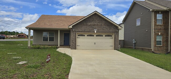 Primary Photo - 1001 Whitney Dr