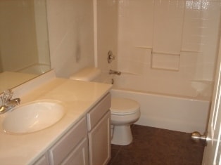 Building Photo - Charming Home - Moore Schools