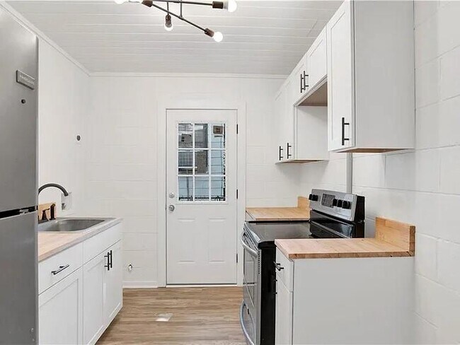 Building Photo - 956 Conti St