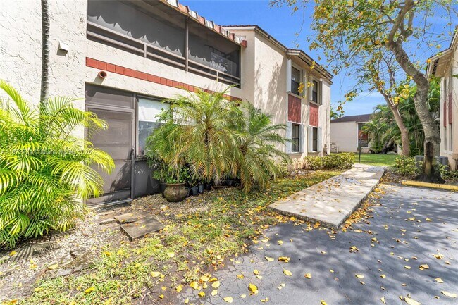 Building Photo - 20170 NE 3rd Ct