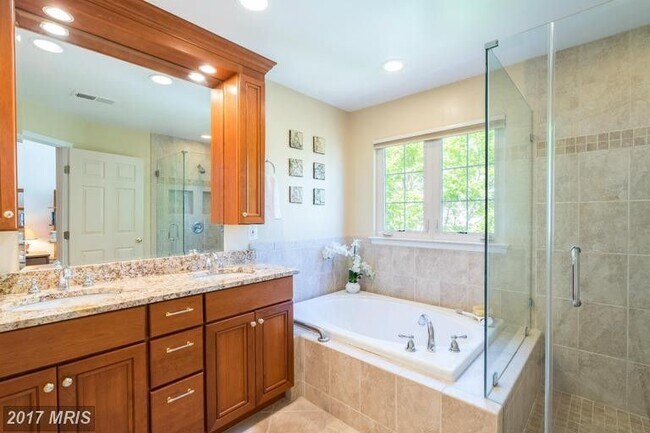 Building Photo - 5001 Waple Ln