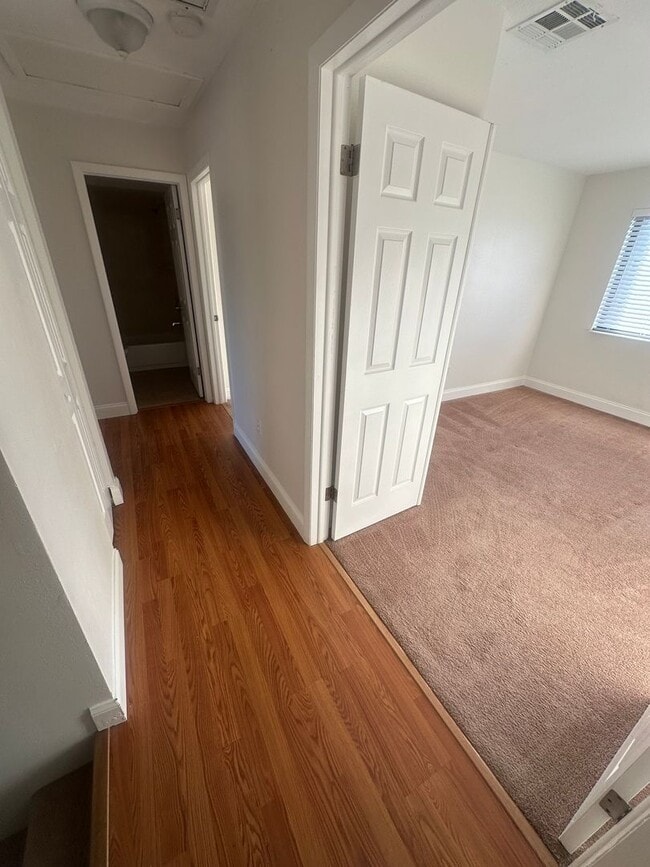 Building Photo - Beach Place Town House