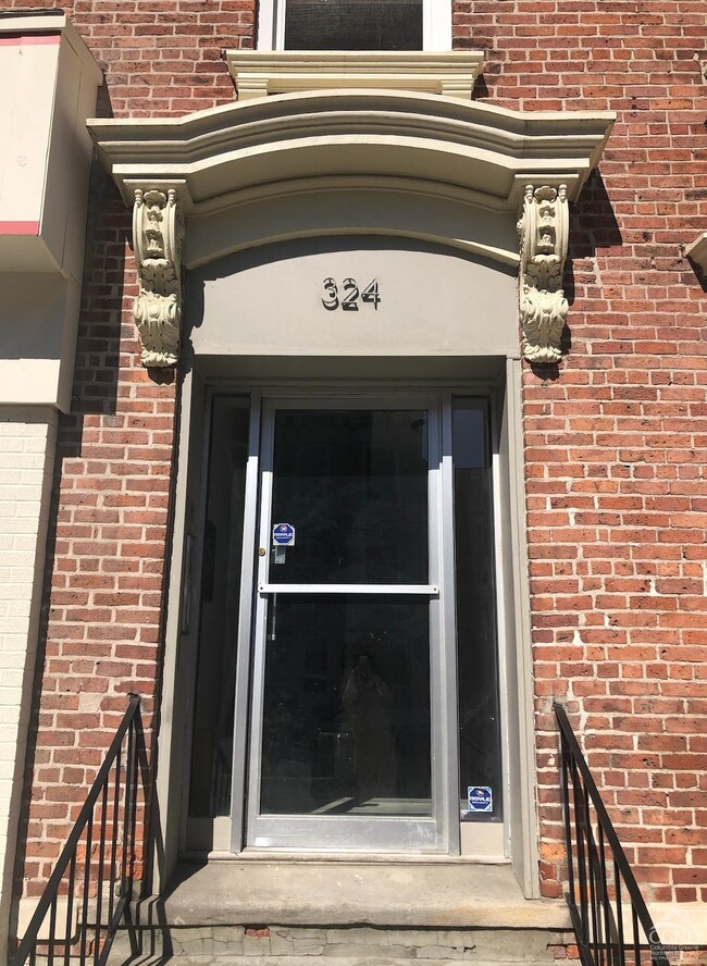 Building Photo - 324 Warren St