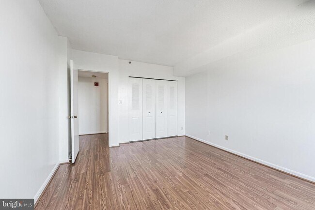 Building Photo - 3713 S George Mason Dr