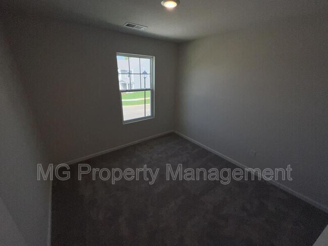 Building Photo - 1367 Woodhouse Dr