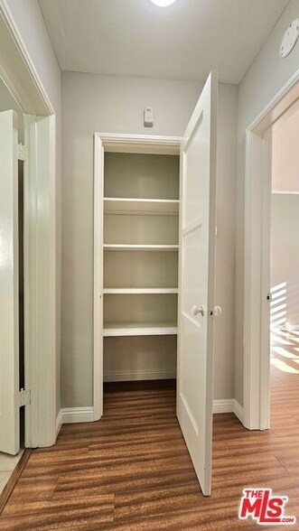 Building Photo - 1020 S Norton Ave