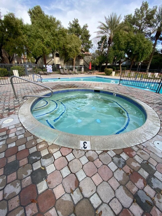 Building Photo - AMERICANA Property Mgmt - 1 Bedroom Condo ...