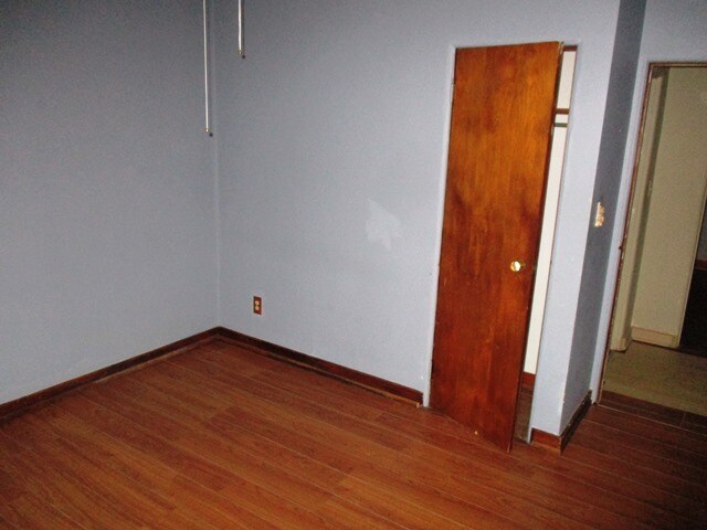 Building Photo - 502 E Willow St