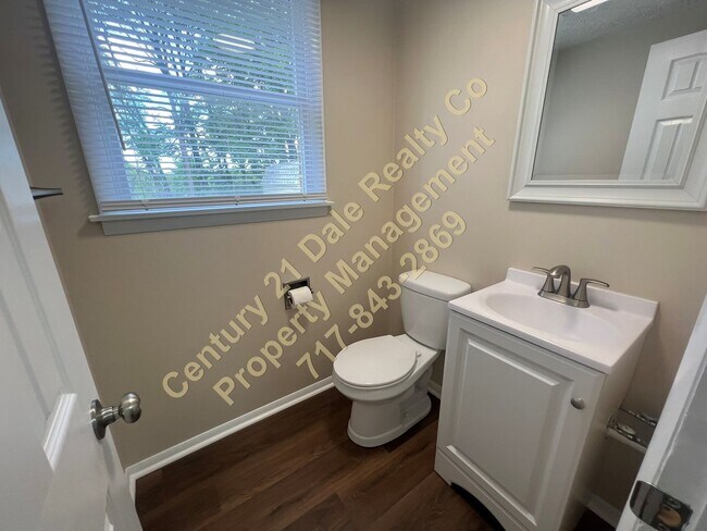 Building Photo - 2 Bedroom, 1.5 Bath in Dallastown