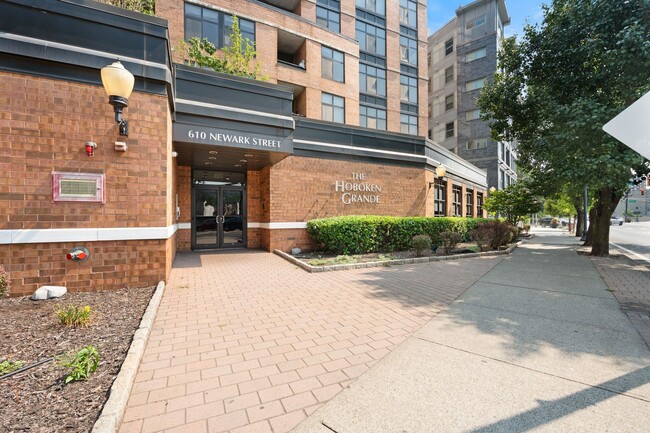 Building Photo - 610 Newark St.