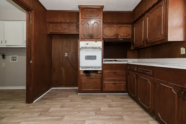 Building Photo - 1208 Yellowstone St