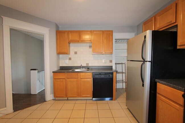 Building Photo - 624 Wendover St