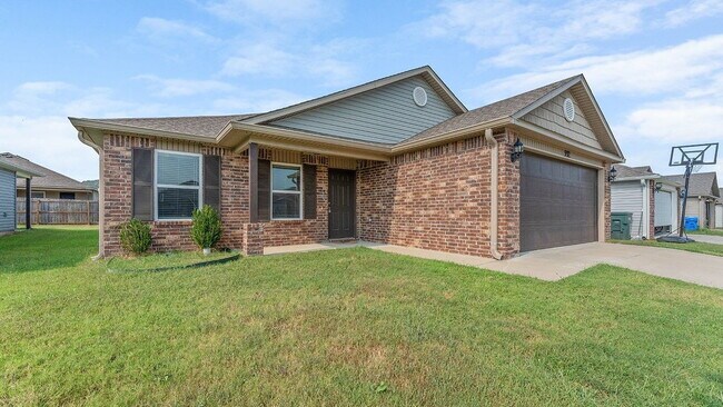 Building Photo - Charming New Home in a Prime Fayetteville Location