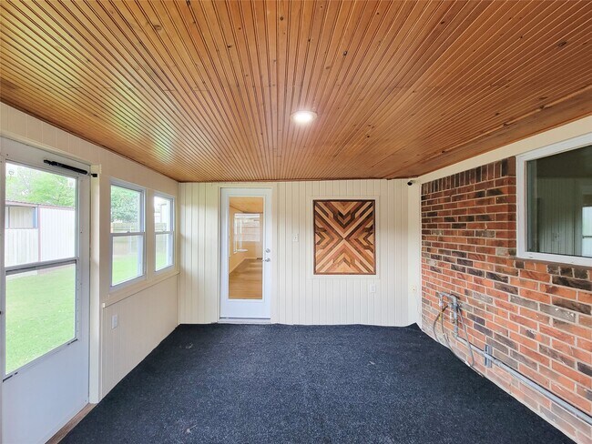 Building Photo - 12611 Dermott Dr