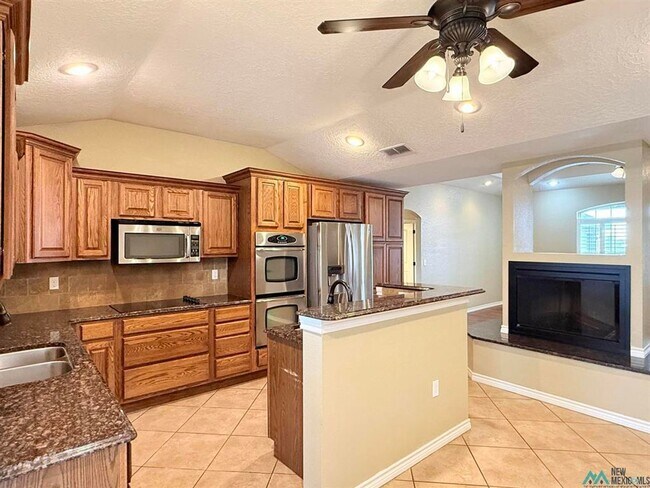 Building Photo - 1347 Oakwood Cir