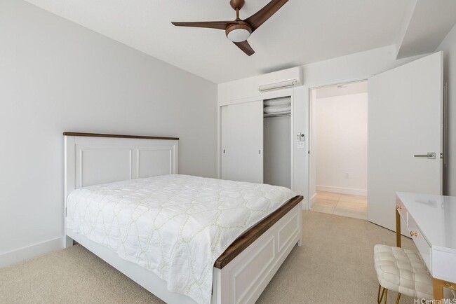 Building Photo - ALL utilities included, furnished one bedroom w/ parking at Azure!